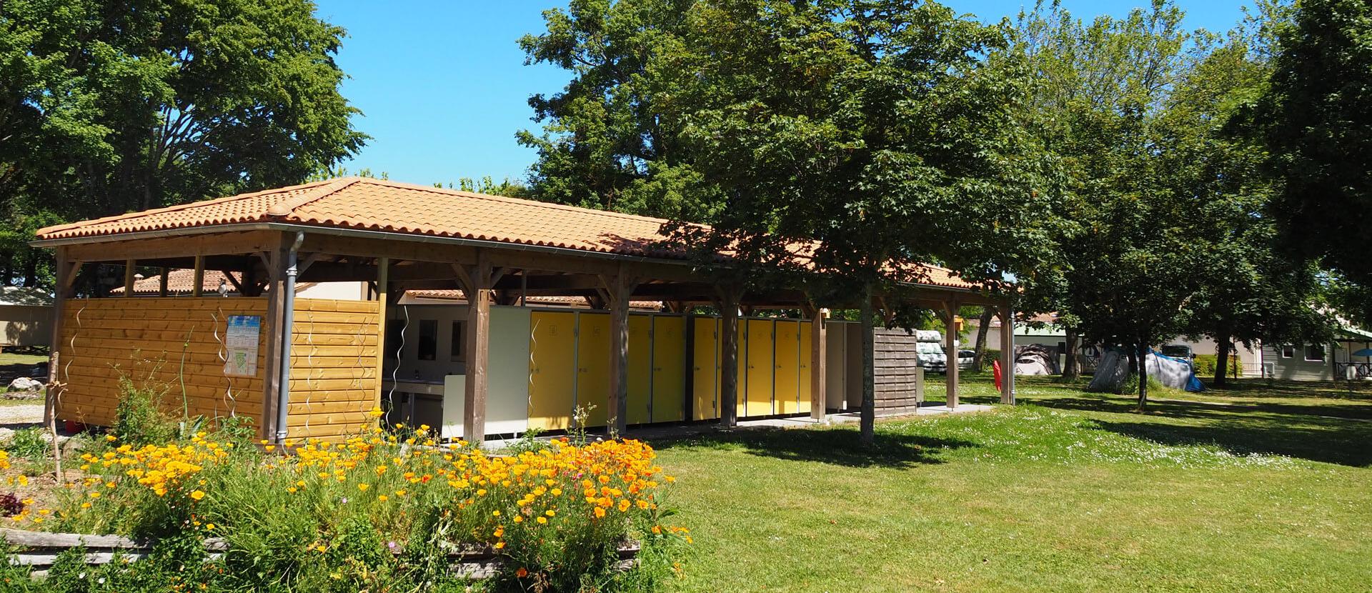 ᐃ LE SORLUT ** - sanitaires camping proche royan